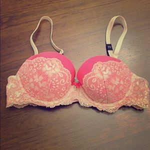 Pink Lace Victoria’s Secret Bra- NWT